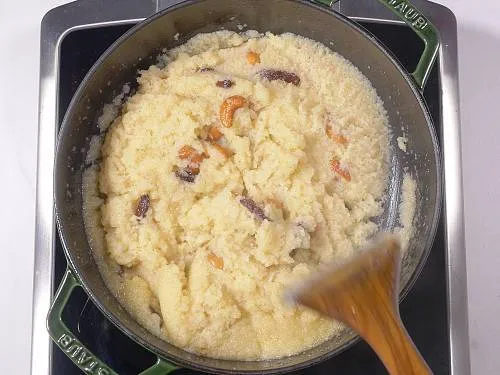 Mixing semolina