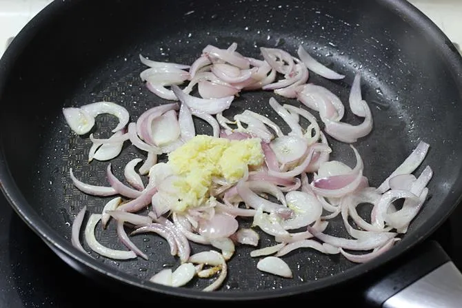 Adding Garlic and Ginger paste img